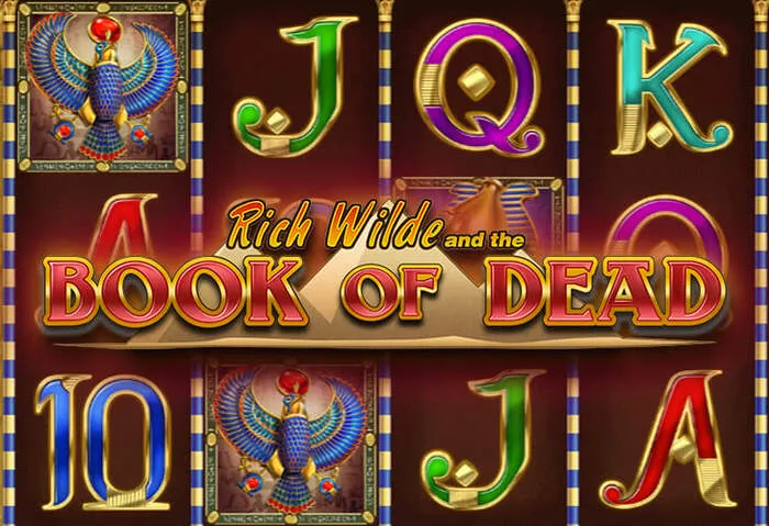 Professioneller Dealer leitet ein Billybetscasino Live Casino Spiel für authentische Unterhaltung.